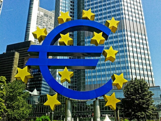 euro-sign-frankfurt