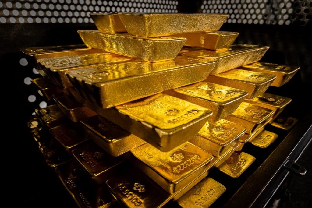 Polish Central Bank Airlifts 8,000 Gold Bars From London