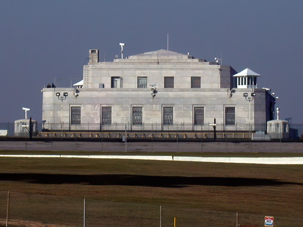 Image of the Fort Knox bullion depository.
