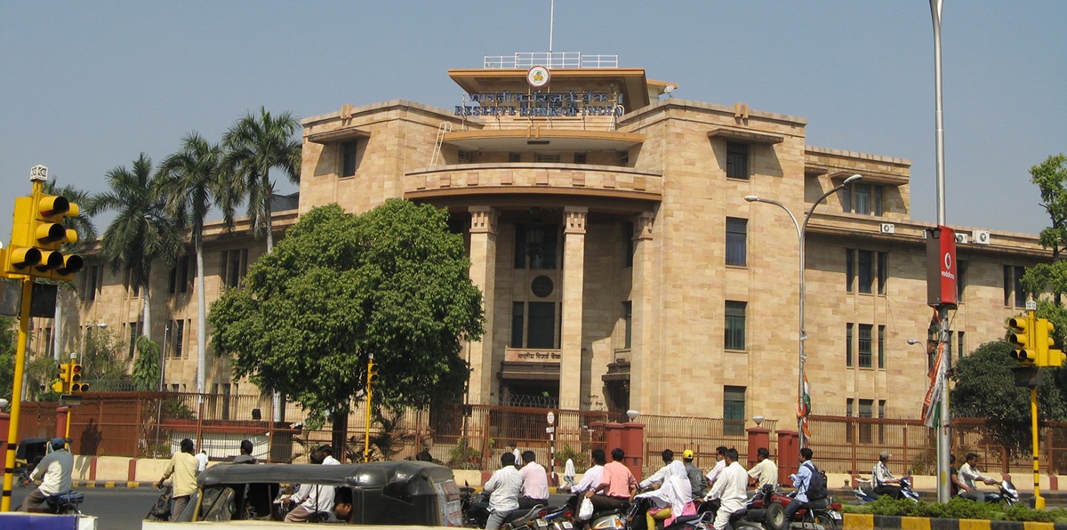 Exterior of the Nagpur Reserve Bank.